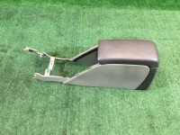 Porta-luvas e apoio de braço SUBARU LANCASTER OEM 92111AE010AD BH9 2000 Silver 9G9