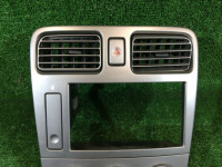 Radio trim bezel блок климата SUBARU FORESTER OEM 72311SA000 72311SA002 SG5 2004 silver 01G
