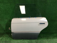 左リアドア 60400AE130 60400AE250 SUBARU LANCASTER