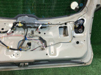 尾门 SUBARU LANCASTER OEM 60800AE040, 84251AE060 BH9, BHE 1998 beige 8L5
