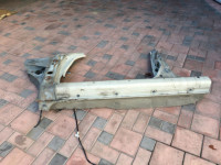 Painel inferior lateral esquerdo SUBARU LANCASTER OEM 51415AE010 51572AE050 BH9 1998 beige 8L5
