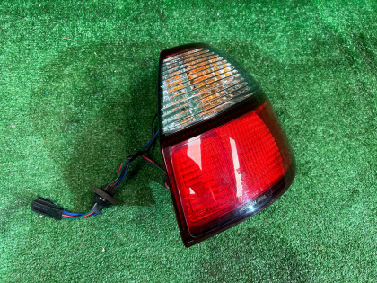 右テールランプ SUBARU LEGACY OEM 84201AE001, 84201AE000 BH9 2002