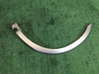 Alargador do guarda-lamas traseiro direito SUBARU LANCASTER OEM 91111AE030MF BH9 1998 beige 8L5