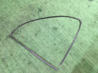 คิ้วกระจกหน้า SUBARU LANCASTER OEM 65058AE000 BH9 1998 beige 8L5
