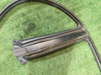 Borracha da porta esquerda SUBARU FORESTER OEM 63521SA010 SG5 2006 51E
