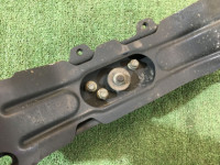 Travesaño de la caja de cambios SUBARU LEGACY OEM 41011AE000 41022AE120 BH9 2000 EJ254