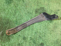 Suporte esquerdo do para-choques dianteiro 57707AE130 SUBARU LEGACY