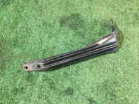 Suporte esquerdo do para-choques dianteiro SUBARU LEGACY OEM 57707AE130 BH9 2000 silver 792
