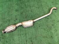 ท่อไอเสียท่อนกลาง SUBARU LEGACY OEM 44200AE050 44200AE051 BH9 2000 EJ254