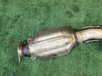 ท่อไอเสียท่อนกลาง SUBARU LEGACY OEM 44200AE050 44200AE051 BH9 2000 EJ254