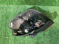 Friso entre os farolins traseiros SUBARU LEGACY OEM 84251AE000, 84201AE200, 84201AE210 BH9 BHE BH5 2000