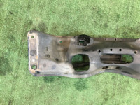 Travesaño delantero SUBARU LEGACY OEM 20101AE030 BH5 BE5 2002