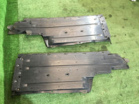 Proteção do piso inferior SUBARU LEGACY OEM 56411AG040, 56411AG050 BP5 BL5 BLE BPE BPH BL9 BP9 2003 black 32J