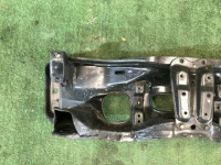 Travesaño delantero SUBARU LANCASTER OEM 20101AE011 BHE BH9 2000 EZ30