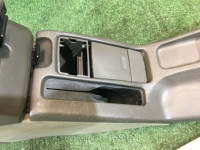Porta-luvas e apoio de braço кожа SUBARU LANCASTER OEM 92111AE030AD, 66150AE020DG, 92132AE000DG BHE 2000 silver 9G9