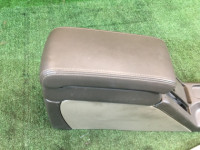 Porta-luvas e apoio de braço кожа SUBARU LANCASTER OEM 92111AE030AD, 66150AE020DG, 92132AE000DG BHE 2000 silver 9G9