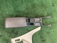 Porta-luvas e apoio de braço кожа SUBARU LANCASTER OEM 92111AE030AD, 66150AE020DG, 92132AE000DG BHE 2000 silver 9G9