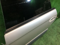 Porta traseira esquerda SUBARU LANCASTER OEM 60400AE430 BHE BH9 2000 silver 9G9