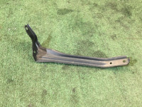 Soporte izquierdo del parachoques delantero 57707AE240 SUBARU LANCASTER