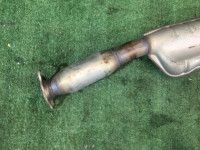 ท่อไอเสียท่อนกลาง SUBARU LANCASTER OEM 44200AE080 BHE BEE 2000 EZ30
