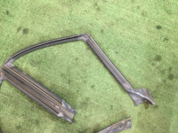 Уплотнитель дверей левый SUBARU LANCASTER OEM 63521AE030 BHE BH9 BH5 2000 silver 9G9