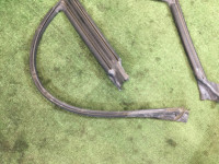 Уплотнитель дверей левый SUBARU LANCASTER OEM 63521AE030 BHE BH9 BH5 2000 silver 9G9