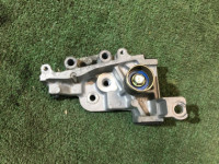 タイミングベルトテンショナーブラケット SUBARU FORESTER OEM 13156AA061 SG5 2002 EJ205