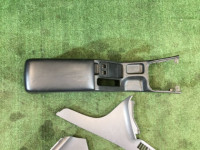 Porta-luvas e apoio de braço SUBARU LEGACY OEM 92111AE010AC BHE BH9 BH5 BE BE9 BE5 BEE 2001 silver 01G