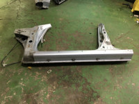 Estribo metálico izquierdo SUBARU LEGACY OEM 51415AE031 BH9 2001 silver 01G