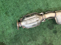 ท่อไอเสียท่อนกลาง SUBARU LEGACY OEM 44200AC080 BG9 BD9 1997 EJ25D AT