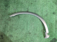 Ensanchador de aleta trasero derecho 91111AE020MF SUBARU LANCASTER