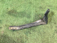 Крепление переднего бампера правое SUBARU LEGACY OEM 57707AE120 BEE BHE BE5 BE9 BH5 BH9 2002 BLUE 14L