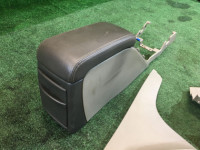 Бардачок подлокотник кожа SUBARU LANCASTER OEM 92111AE030AD BHE BH9 1998 beige 8L5