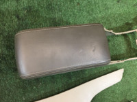 Бардачок подлокотник кожа SUBARU LANCASTER OEM 92111AE030AD BHE BH9 1998 beige 8L5