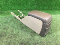 Бардачок подлокотник кожа SUBARU LANCASTER OEM 92111AE030AD BHE BH9 1998 beige 8L5