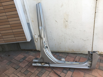Estribo metálico derecho DAIHATSU TANTO