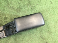 ช่องเก็บของและที่วางแขน высокий SUBARU LEGACY OEM 92111AE010ML, 92132AE000ML BHE BH9 BH5 BE5 BE9 BEE 2001 blue 14L