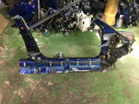 Embaladeira esquerda металл SUBARU LEGACY OEM 51415AE031 BH5 BE5 BE9 BHE BH9 2001 blue 14L