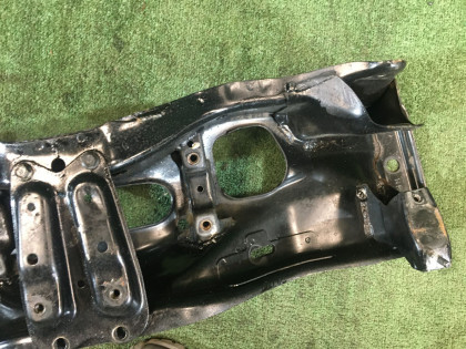 Travessa dianteira SUBARU LEGACY OEM 20101AE013 BHE BEE 2002 EZ30
