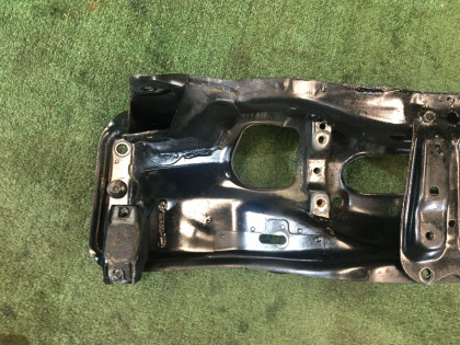 Travessa dianteira SUBARU LEGACY OEM 20101AE013 BHE BEE 2002 EZ30