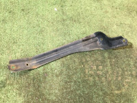 Suporte esquerdo do para-choques dianteiro 57707AE130 SUBARU LEGACY