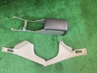 Porta-luvas e apoio de braço SUBARU LANCASTER OEM 92111AE010AD BHE BH9 BH5 2002 Silver 1U2