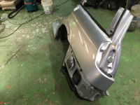 Guarda-lamas traseiro esquerdo SUBARU LANCASTER OEM 51410AE170 BHE BH9 2002 Silver 1U2