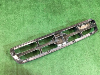 Rejilla del radiador SUBARU LANCASTER OEM 91121AE260 BHE BH9 2002 Silver 1U2