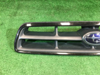 Rejilla del radiador SUBARU LANCASTER OEM 91121AE260 BHE BH9 2002 Silver 1U2