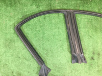 Borracha da porta direita SUBARU LANCASTER OEM 63521AE020 BHE BH9 BH5 BE5 BE9 BEE 2002 Silver 1U2