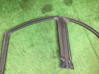 Уплотнитель дверей правый SUBARU LEGACY OEM 63521AE000 BE5 BE9 BEE 2001 01G