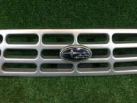 Решетка радиатора SUBARU LANCASTER OEM E3617AE580 BHE BH9 2002 Silver 1U2