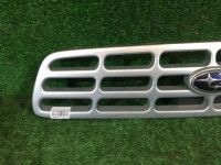 Решетка радиатора SUBARU LANCASTER OEM E3617AE580 BHE BH9 2002 Silver 1U2