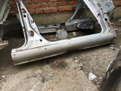 Estribo metálico derecho SUBARU LEGACY OEM 51415AC061 BG9 BG5 BD5 BD9 1997 silver 406